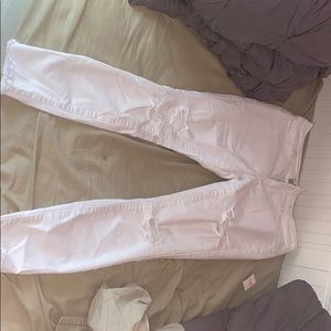 nice white ripped jeans!